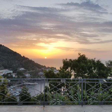 Hotel Sotto La Torre E Sopra Il Porticciolo à Isola di Ustica Extérieur photo