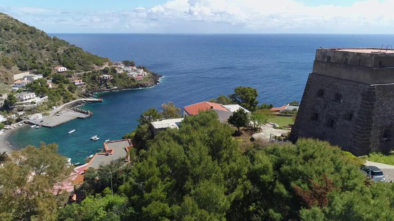 Hotel Sotto La Torre E Sopra Il Porticciolo à Isola di Ustica Extérieur photo