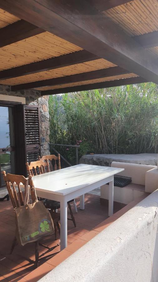 Hotel Sotto La Torre E Sopra Il Porticciolo à Isola di Ustica Extérieur photo