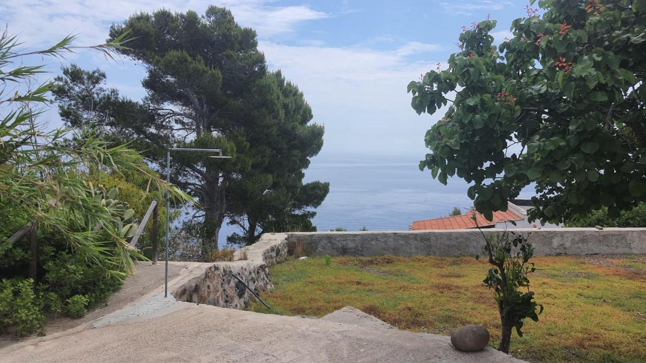 Hotel Sotto La Torre E Sopra Il Porticciolo à Isola di Ustica Extérieur photo