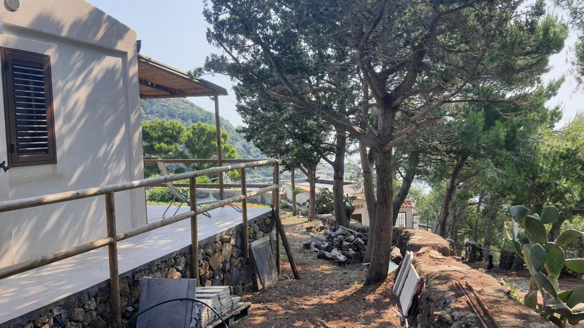 Hotel Sotto La Torre E Sopra Il Porticciolo à Isola di Ustica Extérieur photo