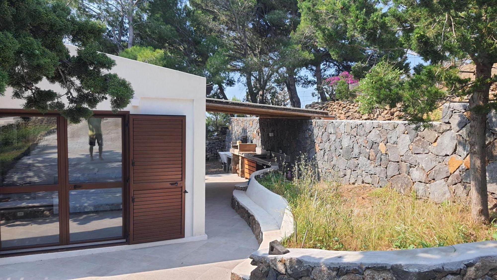Hotel Sotto La Torre E Sopra Il Porticciolo à Isola di Ustica Extérieur photo