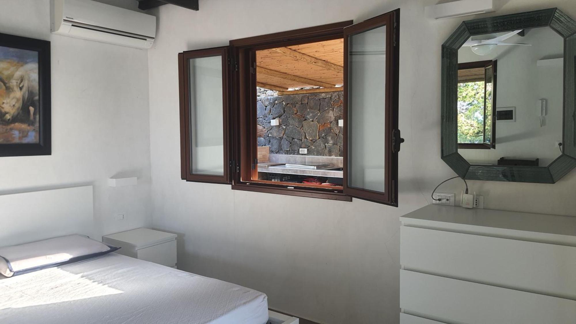 Hotel Sotto La Torre E Sopra Il Porticciolo à Isola di Ustica Chambre photo